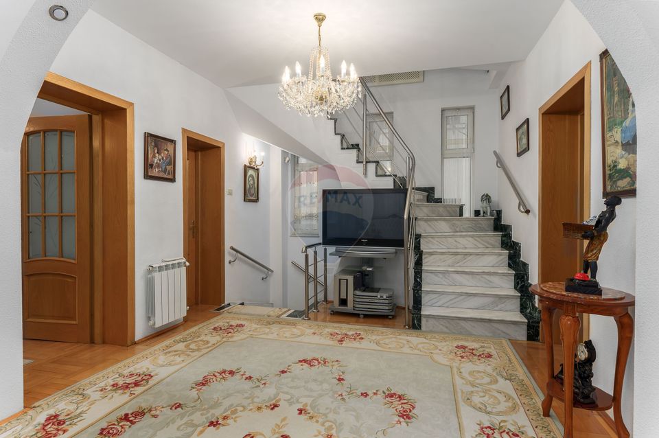 Apartament cu 5 camere in vila, curte si dependinte în Dorobanti