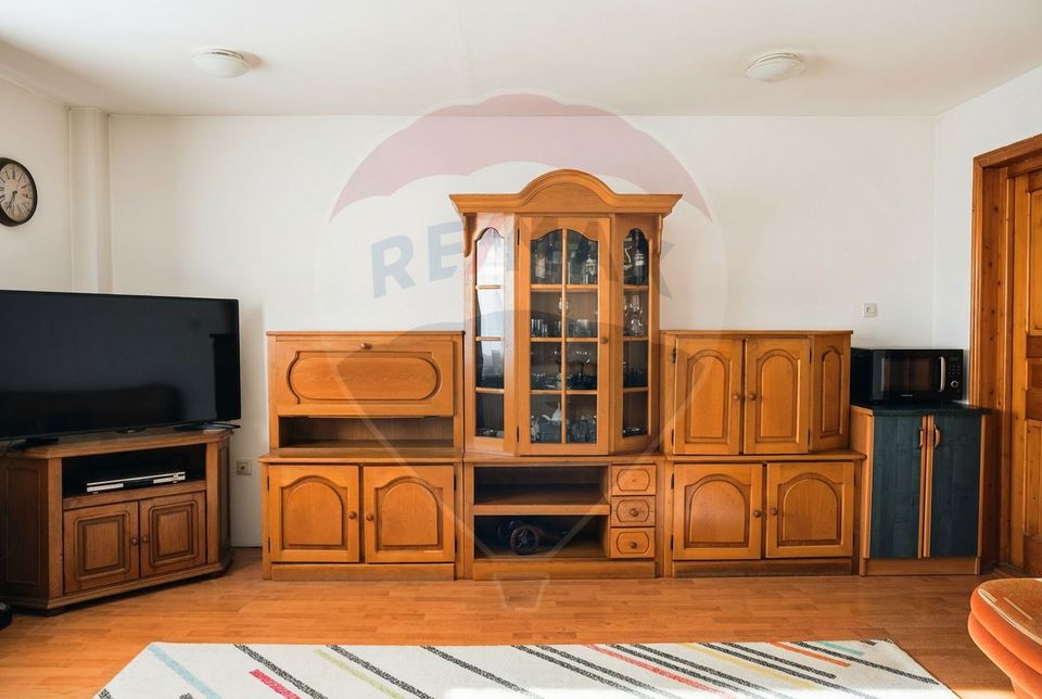 8 room House / Villa for sale, Sud-Est area