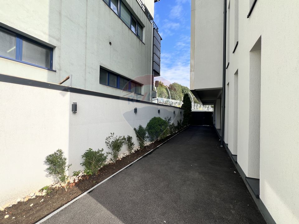 Spațiu comercial modern de închiriat / 2 locuri de parcare