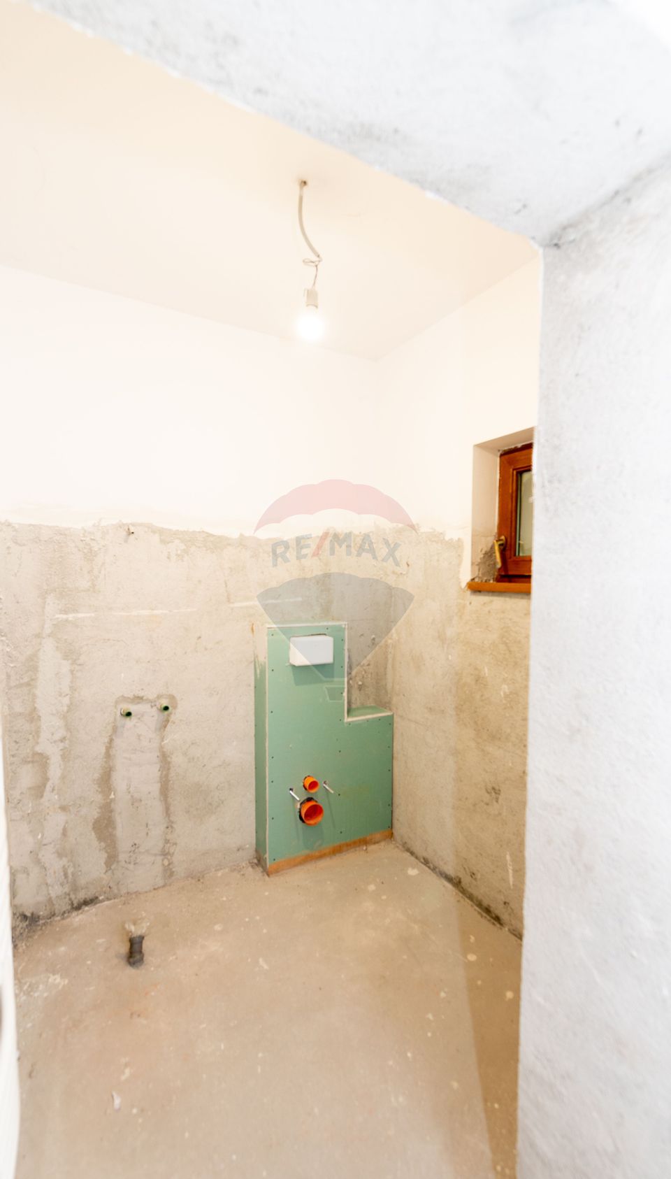 House for sale white 7 rooms 411sqm land com Berceni Bd 1 Mai