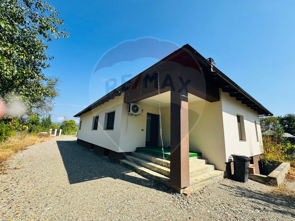 Casă / Vilă cu 4 camere de vânzare