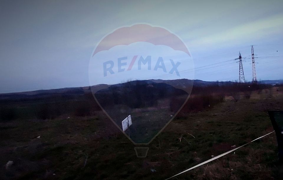Land 5,999sqm Lancram / Drumul national