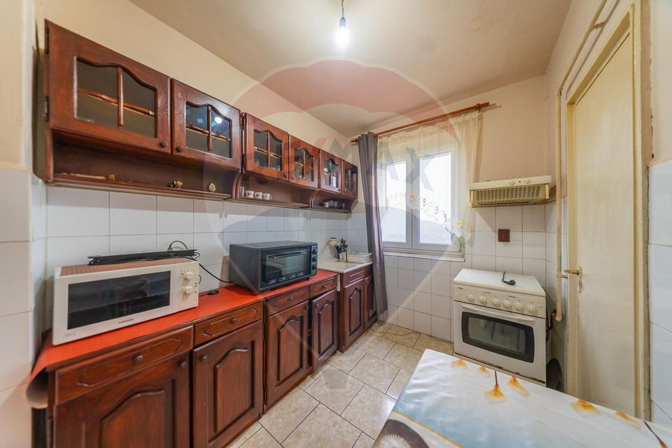 Apartament de vânzare 3 camere Chisineu Cris