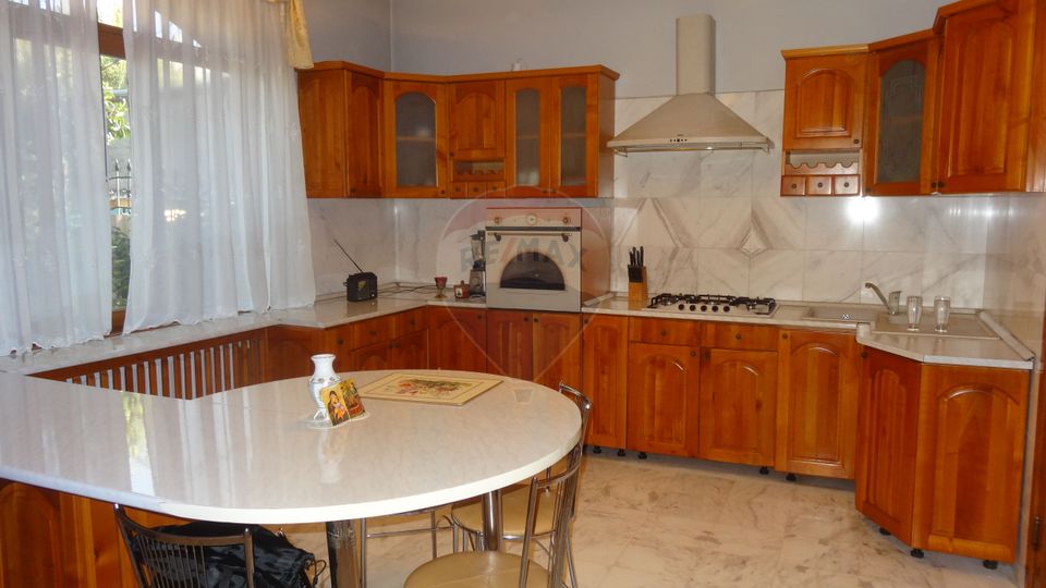 De VANZARE Casa spațioasă S+P+1E+M | Zona STIREX in Galati