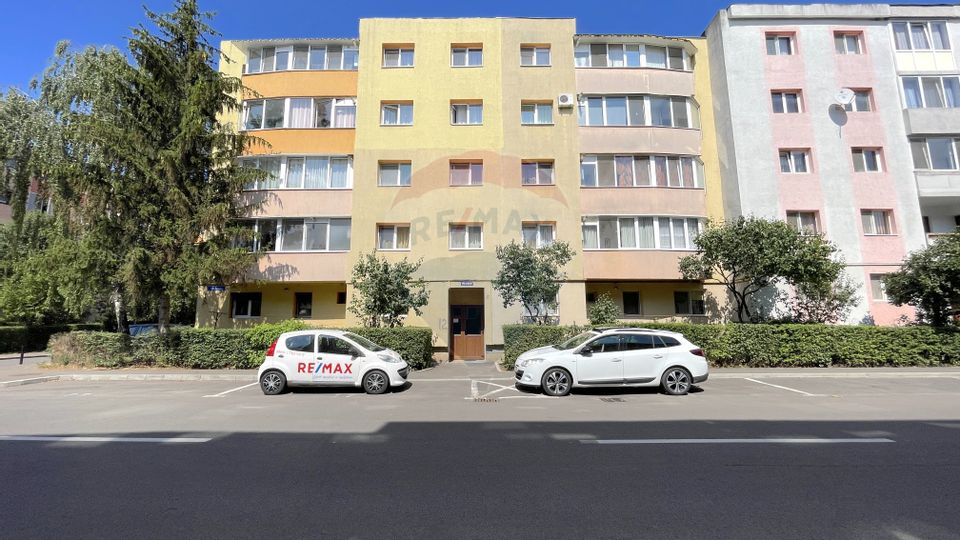 Apartament cu 3 camere de închiriat în zona Bartolomeu