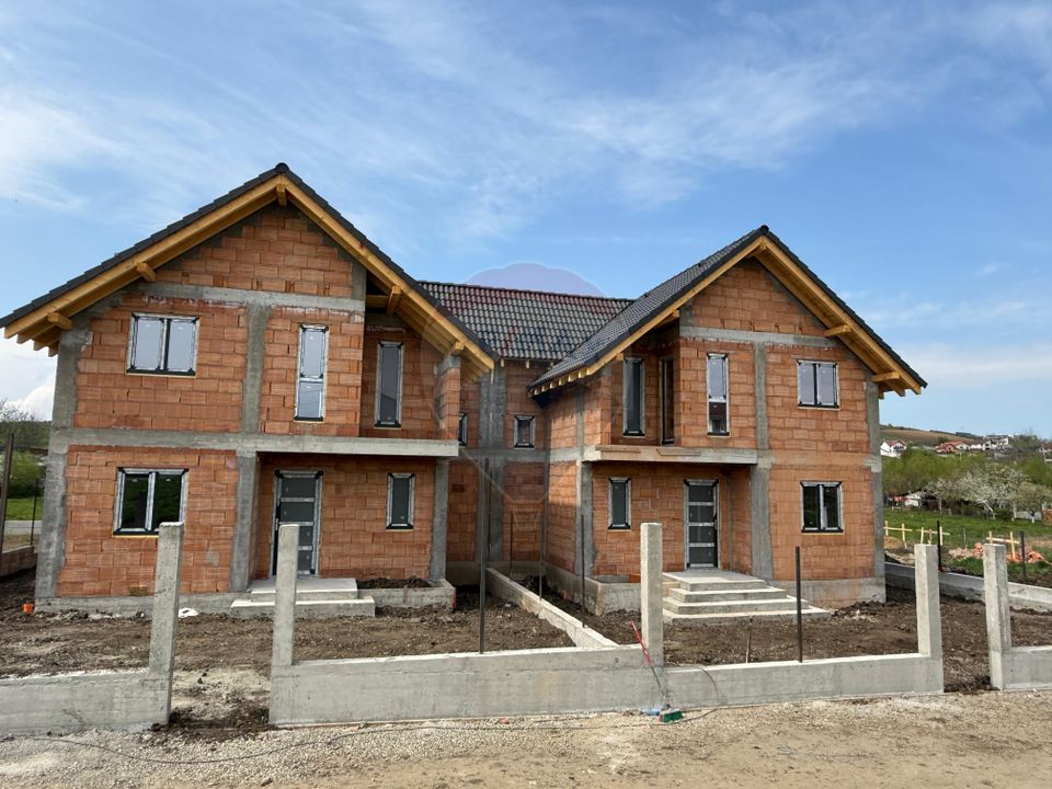 5 room House / Villa for sale