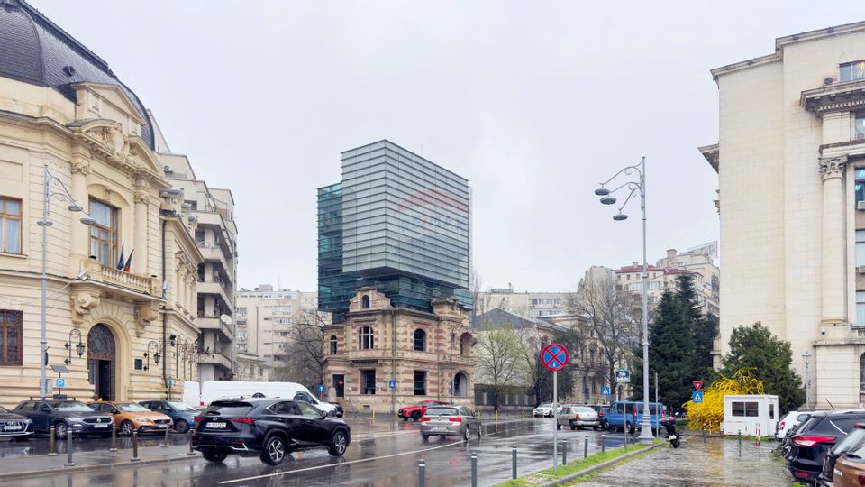 3 rooms consolidated building Investment Revolution Square - Victoriei