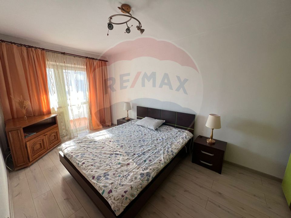 Apartament cu 3 camere decomandat- 9 mai- zona centrala