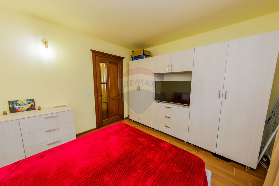 Casă cu 3 camere de vânzare