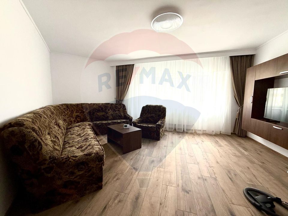 Apartament cu 3 camere de închiriat Bd Mamaia Capitol Central