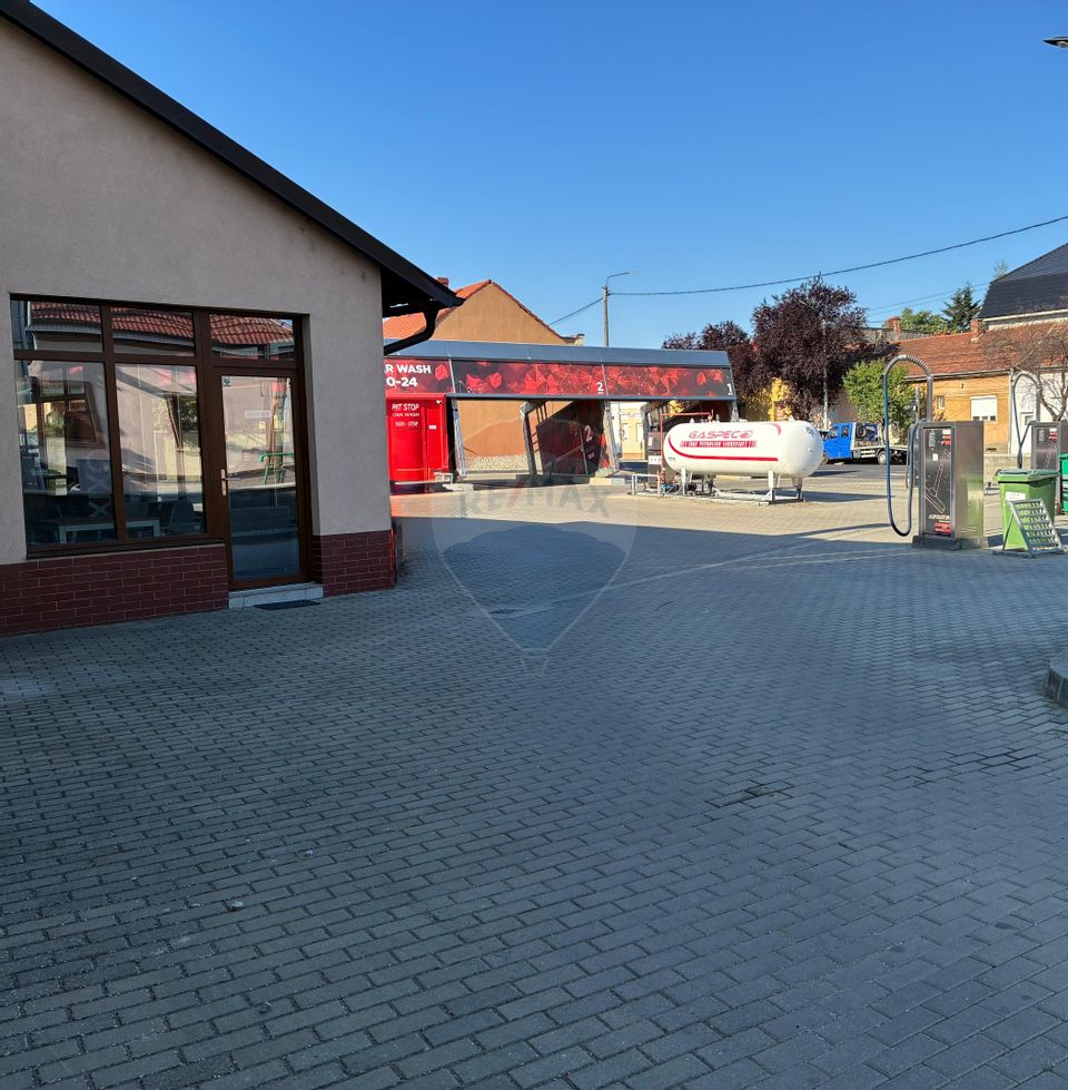 De închiriat spațiu comercial  + posibilitate preluare stație GAZ