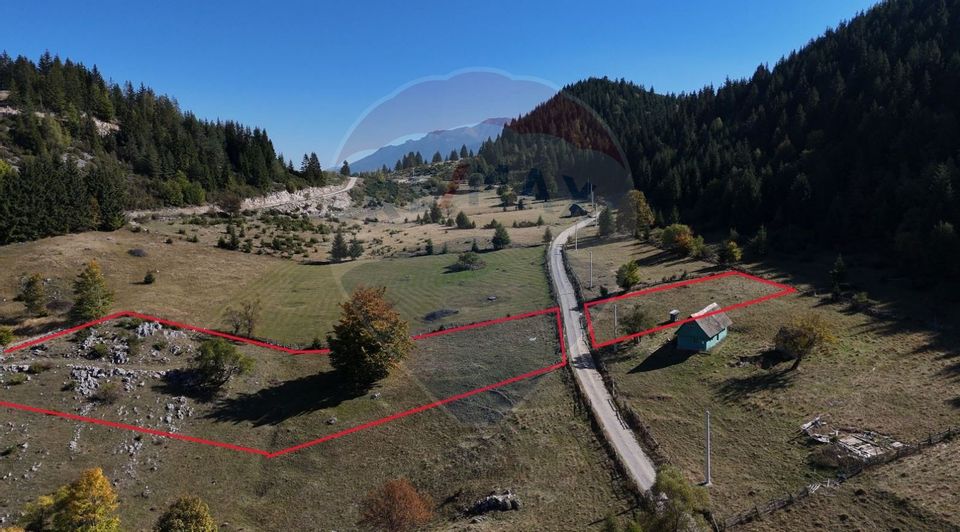 Land 1,056sqm Fundata / Strada fara nume