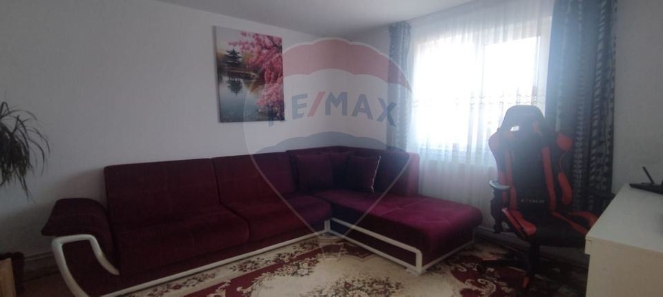 Casă /vilă de vânzare cu teren 1352 mp. central  loc. Petrindu / Sălaj