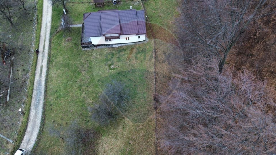 Casă / Vilă cu 7 camere   în zona Bran-Tohanita