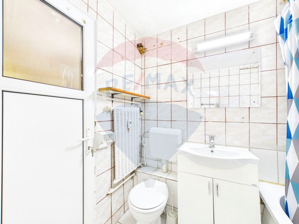 Apartament cu 4 camere de vânzare în zona Rahova