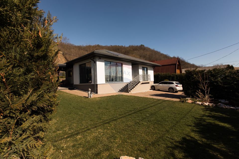 Casă Superbă - Independentă Energetic