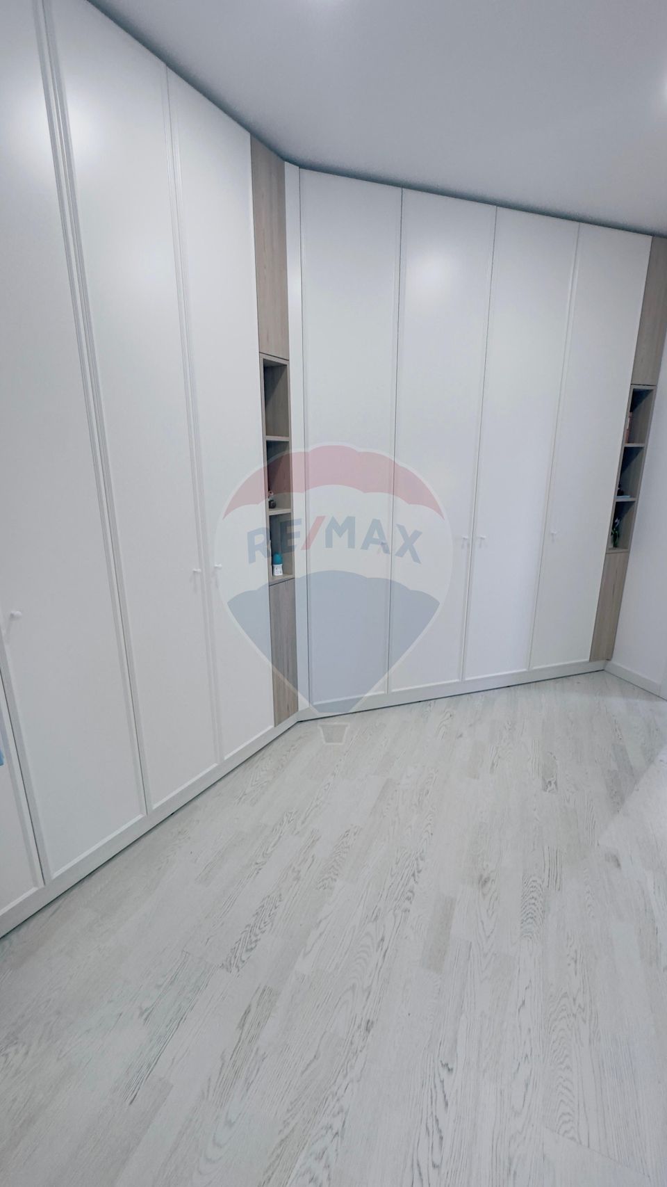 Proprietate premium în Filiași, locuință de lux cu spații comerciale