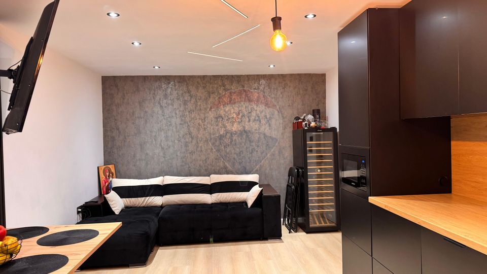 Apartament cu 4 camere, de vânzare, Tomis Nord, Rovere