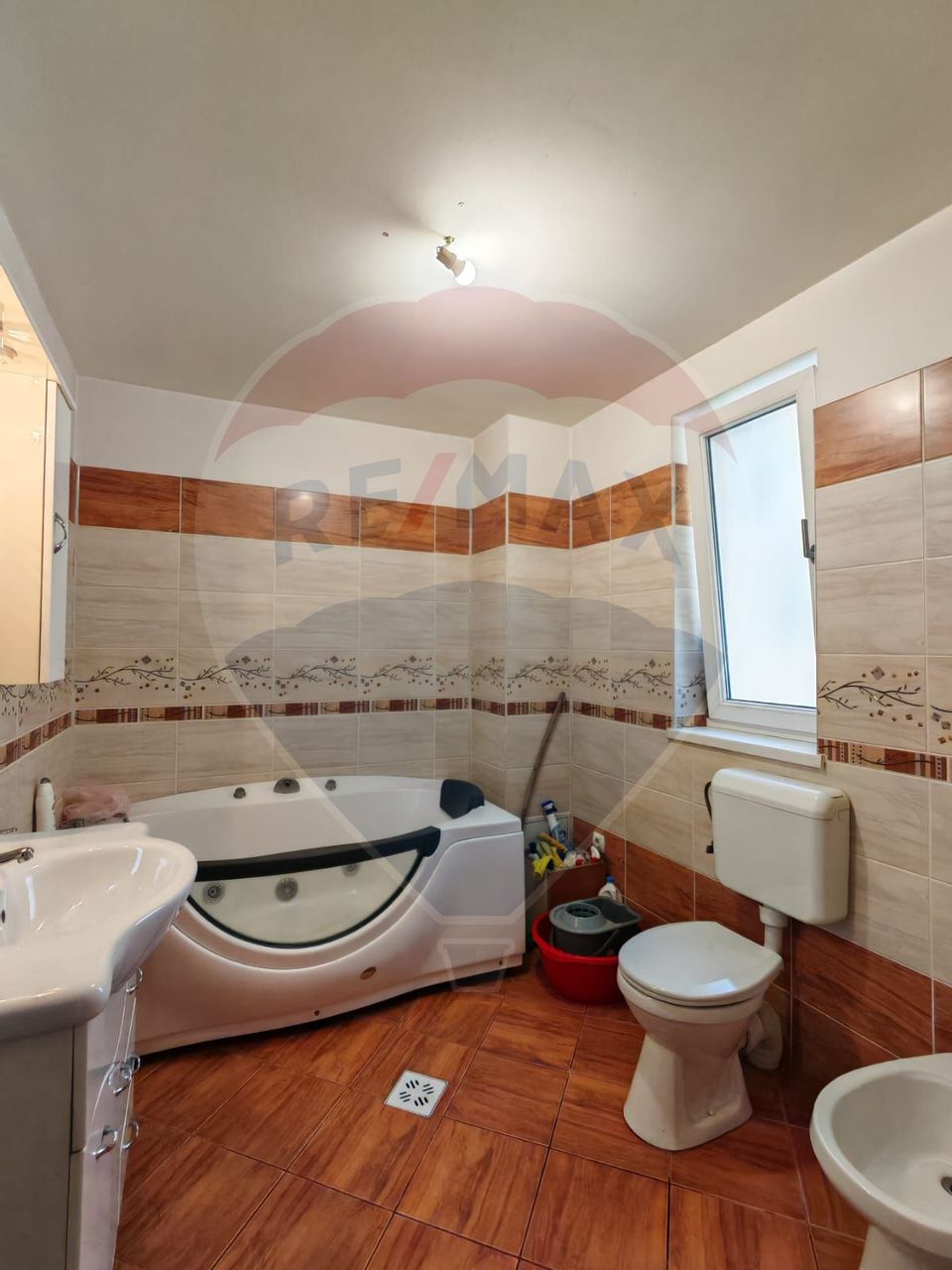 Casă / Vilă cu 5 camere de vânzare