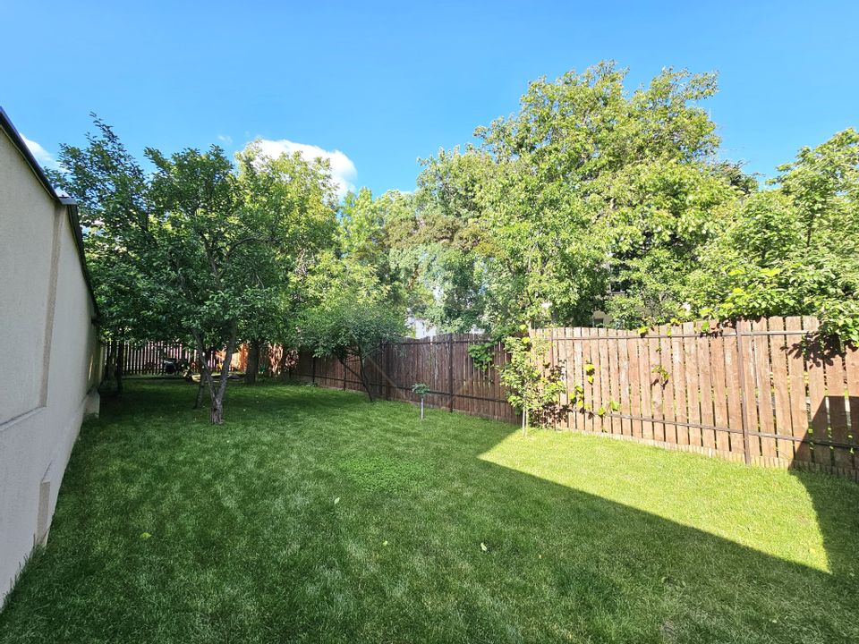 Inchiriere penthouse superfinisat cu 3 camere in zona Centrala