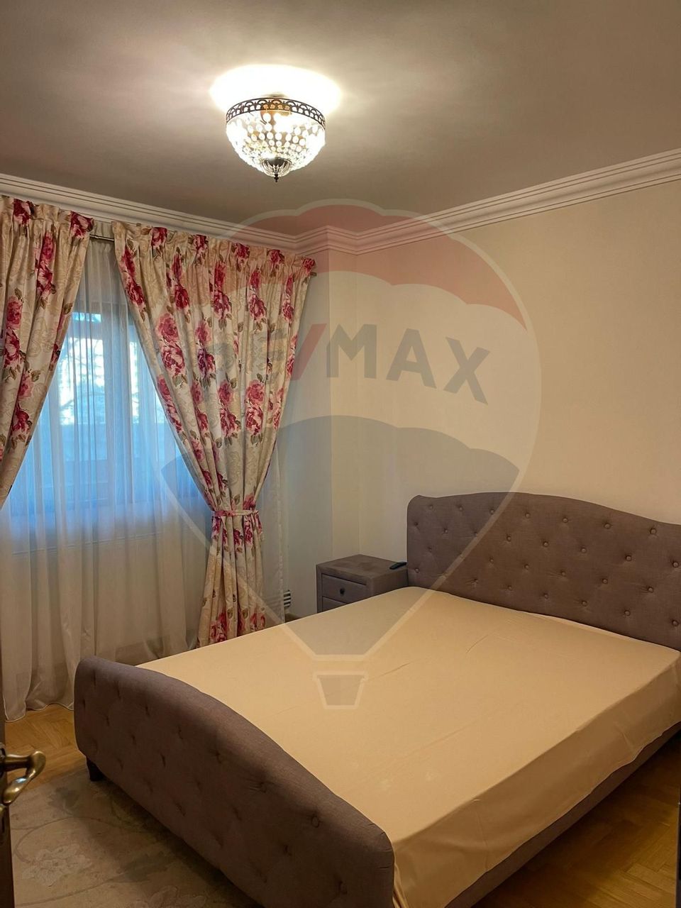 Apartament cu 2 camere de închiriat în zona Central