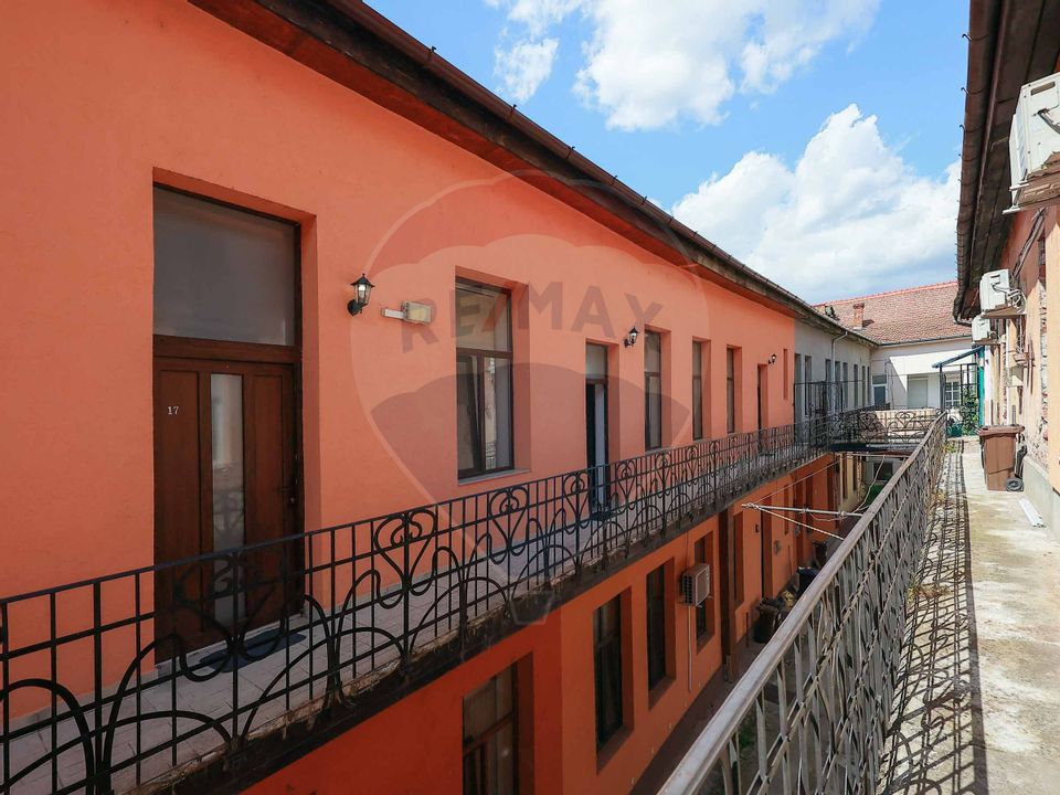 Apartament ultracentral în Oradea cu 4 camere și mezanin, de vânzare