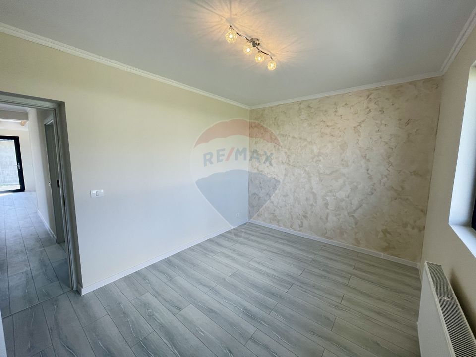 Casă / Vilă cu 3 camere de vânzare în zona Vest