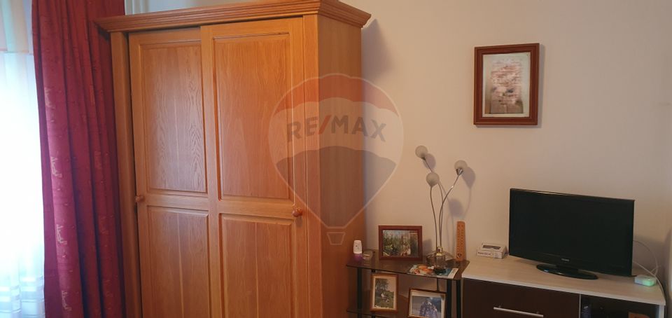 Apartament cu 3 camere de vânzare în zona 1 Mai