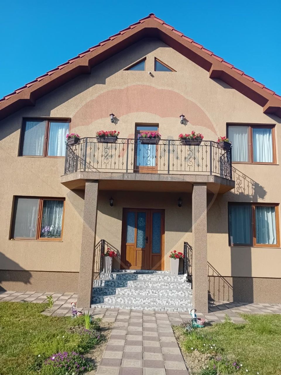 Casă / Vilă cu 5 camere de vânzare la 12-15 minute de Oradea