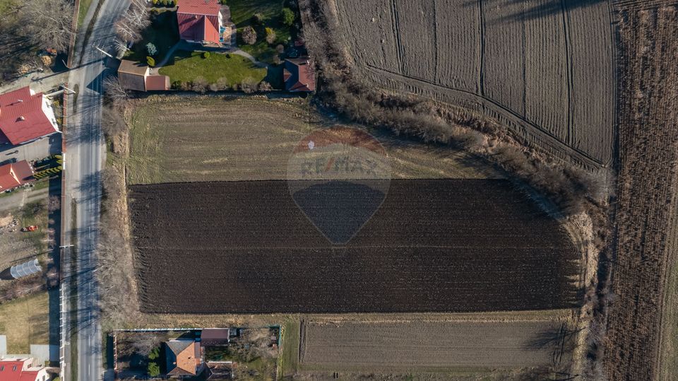 Teren intravilan 9.000 mp pentru dezvoltare rezidențială sau mixtă