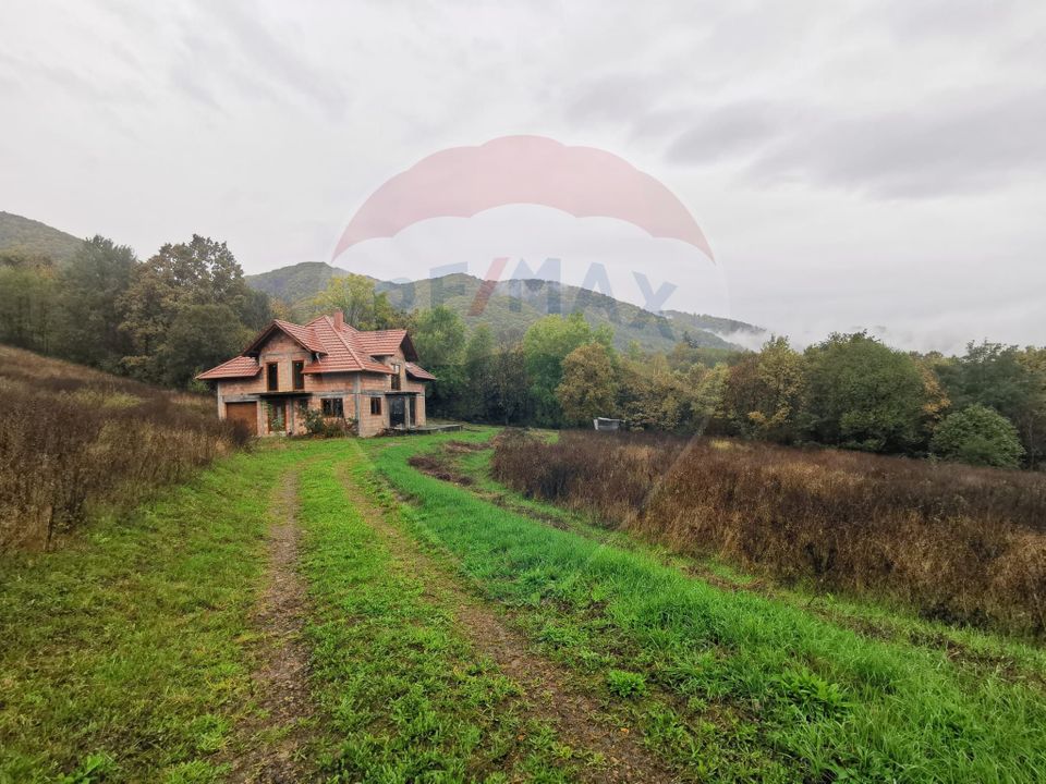 Casă la roșu de vânzare – 6.400 mp teren – Copalnic Mănăștur