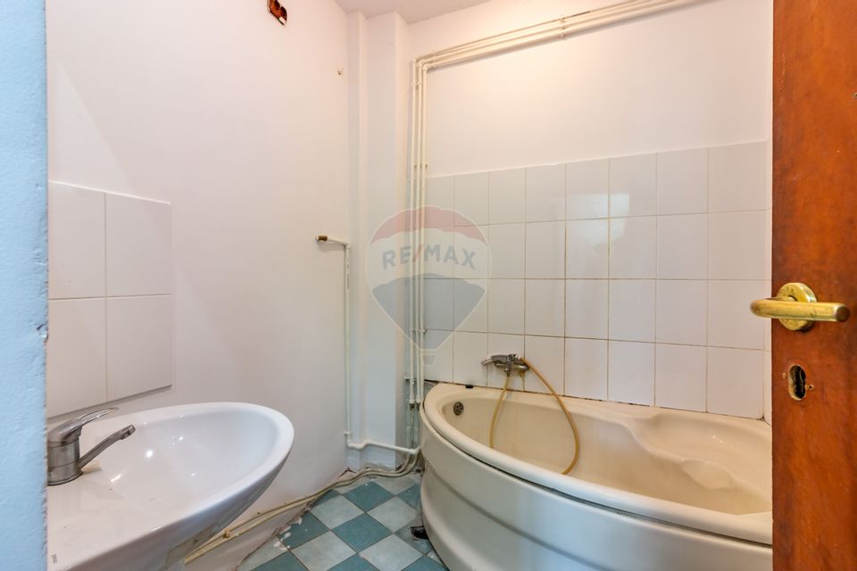 Casă / Vilă în zona Calea Calarasilor, ideal investitie, 6xparcare