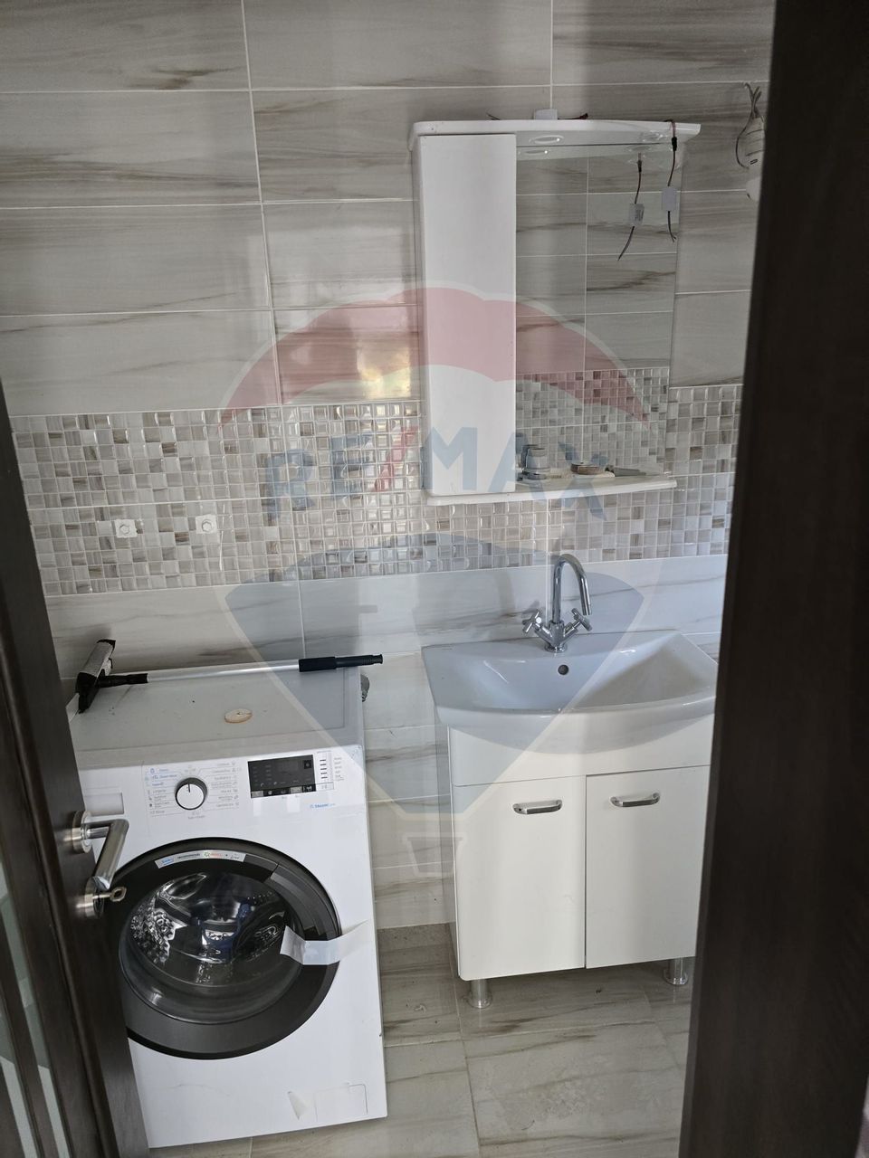 Casă noua + casa veche boiereasca renovabila