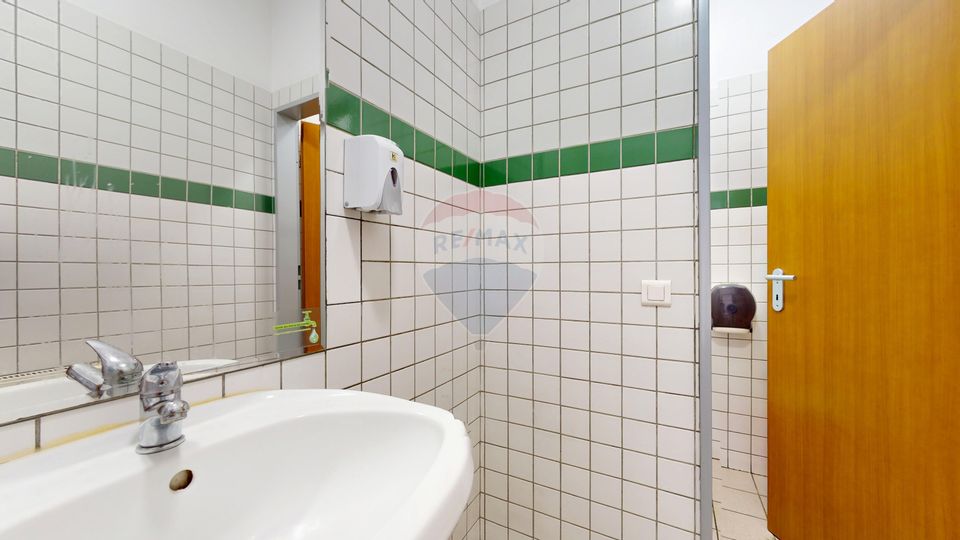 250sq.m Commercial Space for rent, Ultracentral area