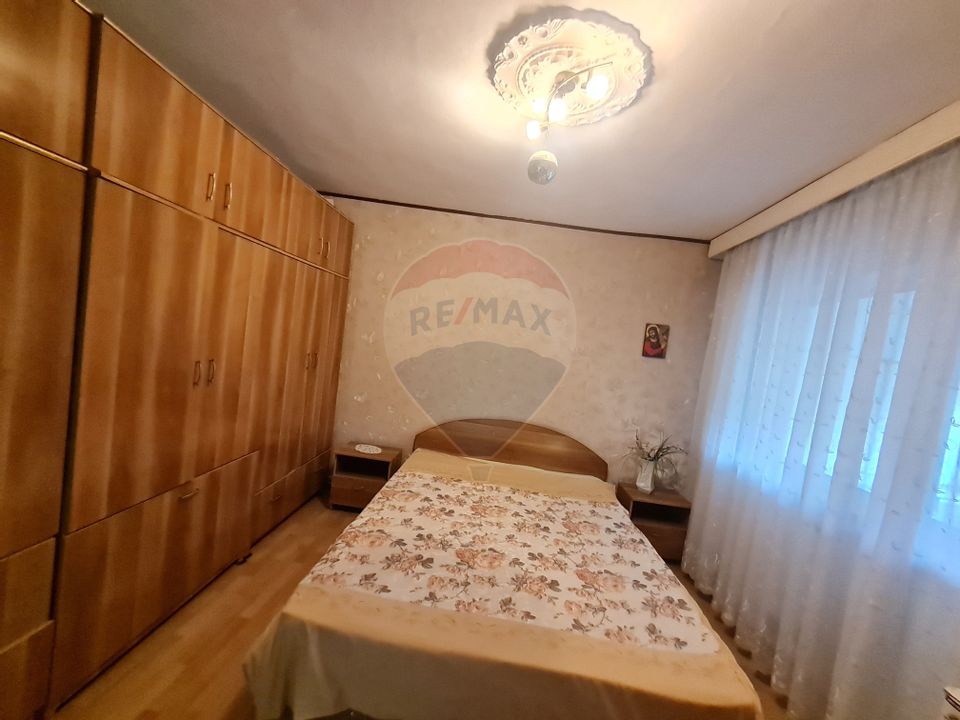 Apartament cu doua camere de vanzare situat central