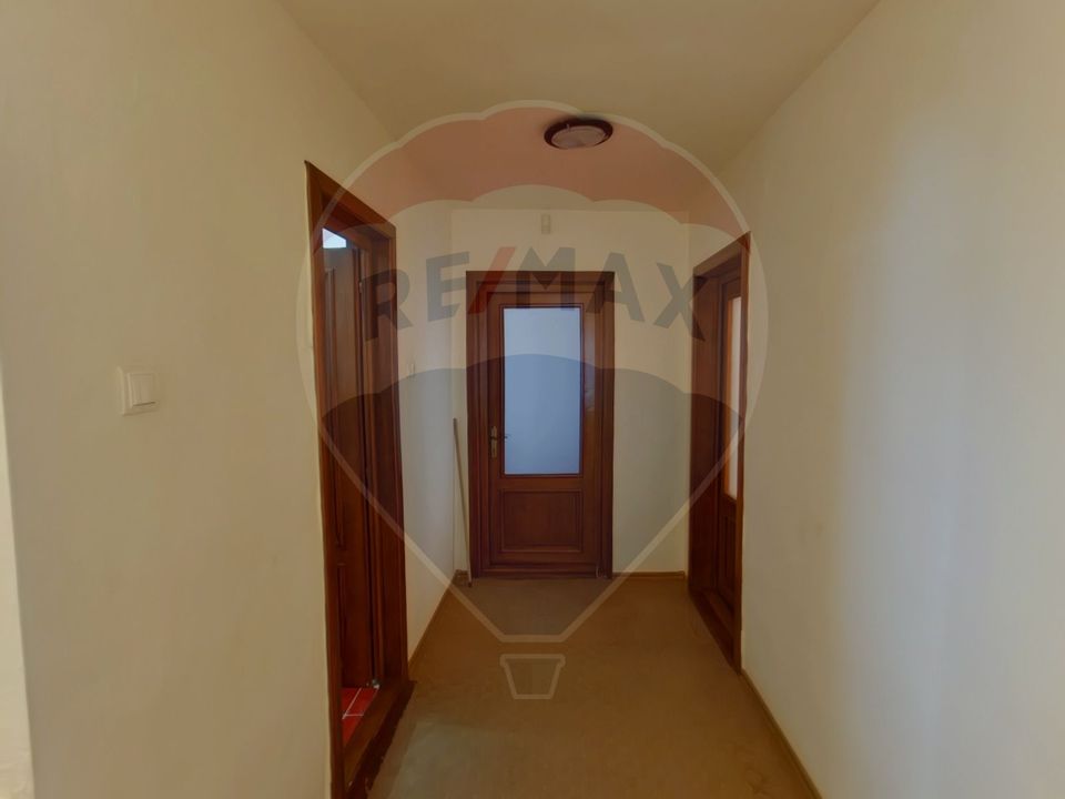 8 room House / Villa for sale