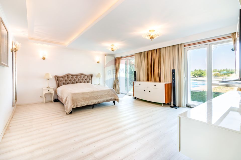 Snagov - Vila 5 camere cu semineu, piscina si iesire directa la lac