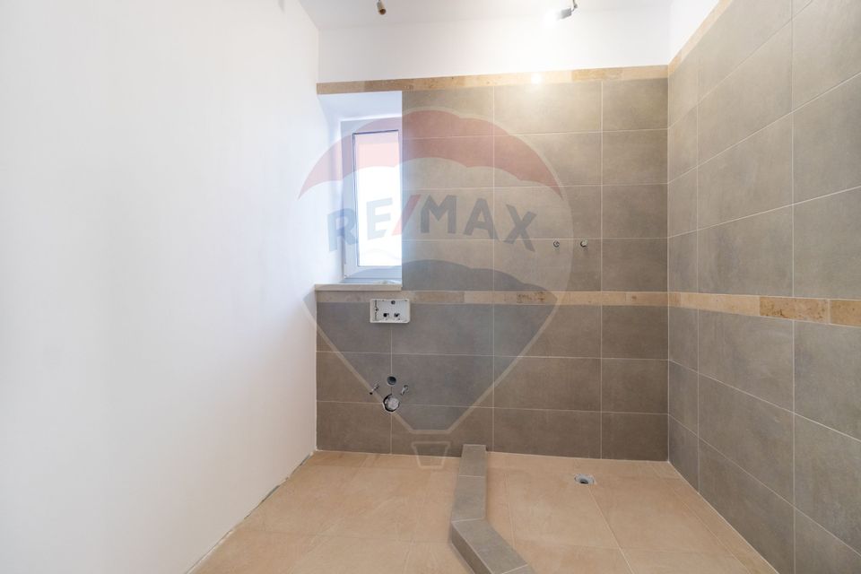 Apartament cu 3 camere de vanzare in zona Damaroaia - Petrom City