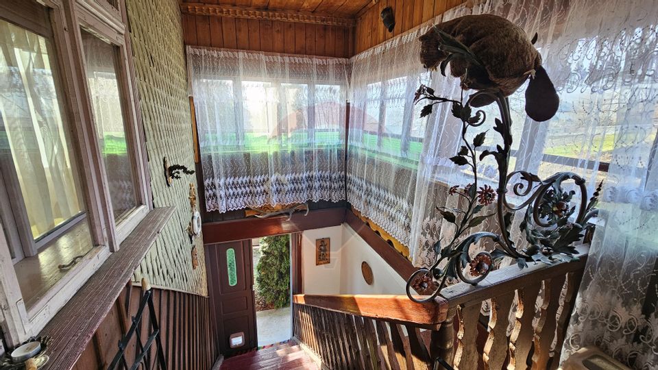 Casă / Vilă cu 3 camere de vânzare-Cacica-Suceava