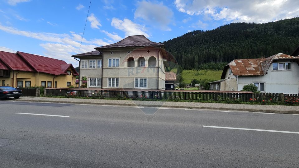 Casa 225 mp, teren intravilan 4822 mp C. Moldovenesc, Suceava