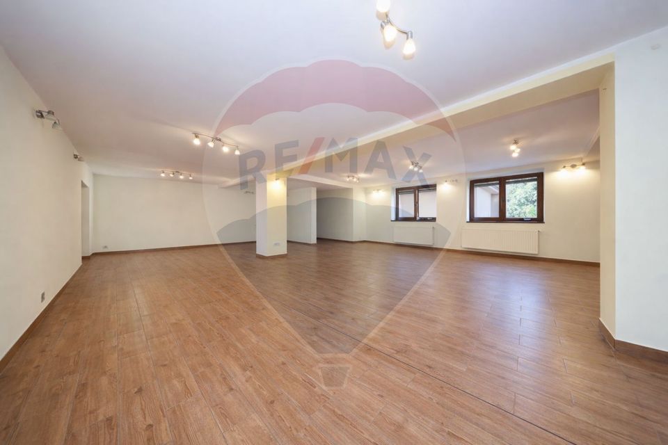 741sq.m Commercial Space for sale