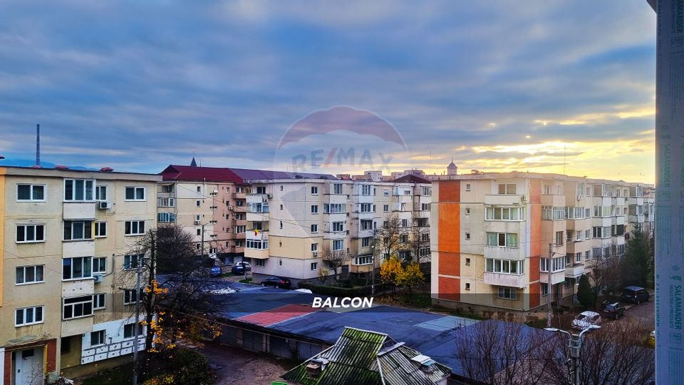 Apartament cu 3 camere de vanzare pe strada Moldovei