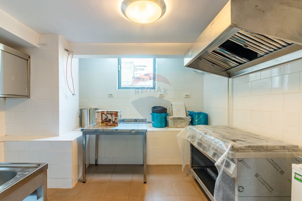 Investment building: polyclinic, senior living & catering-Giulesti