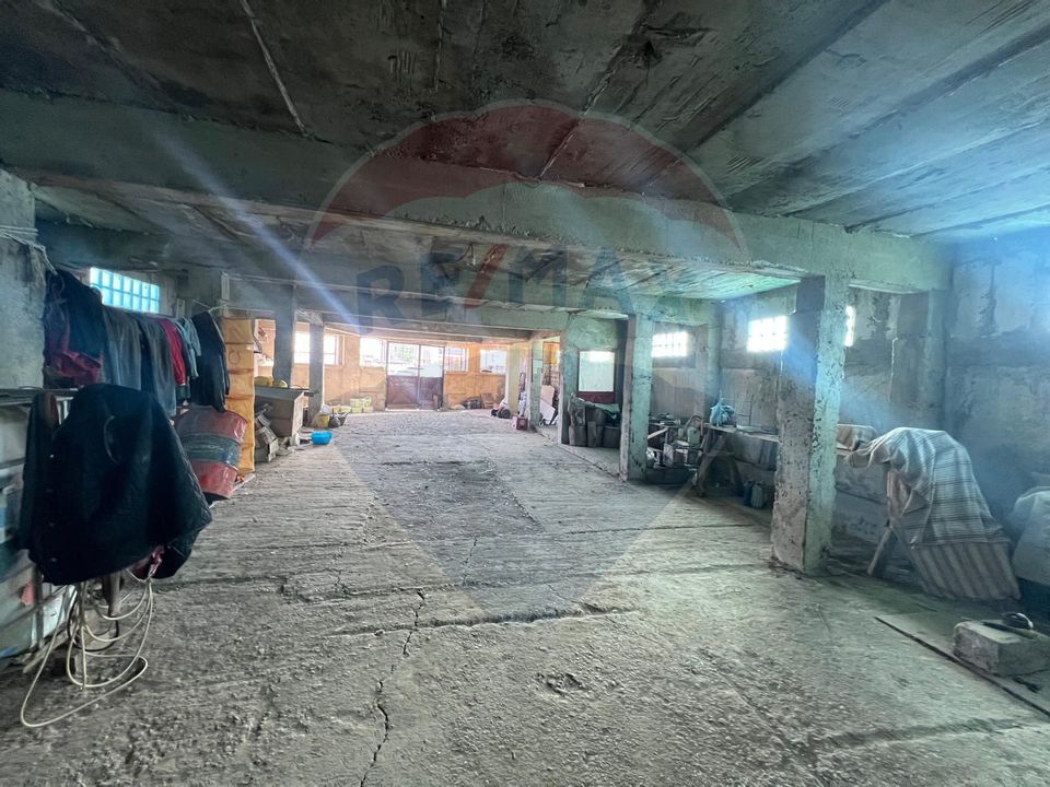 Casă cu 6 camere de vânzare