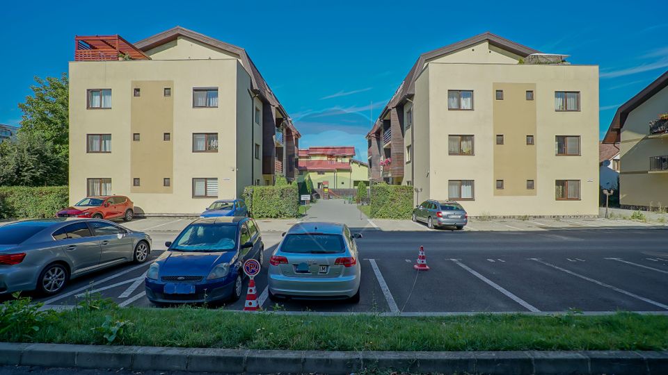 !! VANDUT !!  Apartament spațios, terasă proprie, Tractorul, Brașov