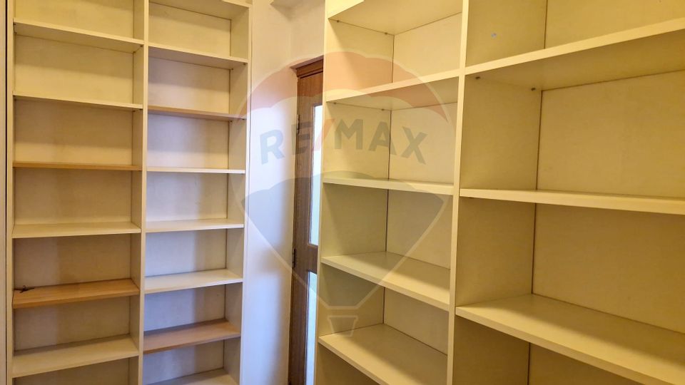Apartament cu 3 camere de închiriat