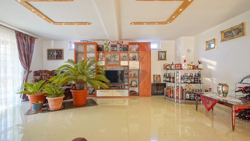 4 room House / Villa for sale