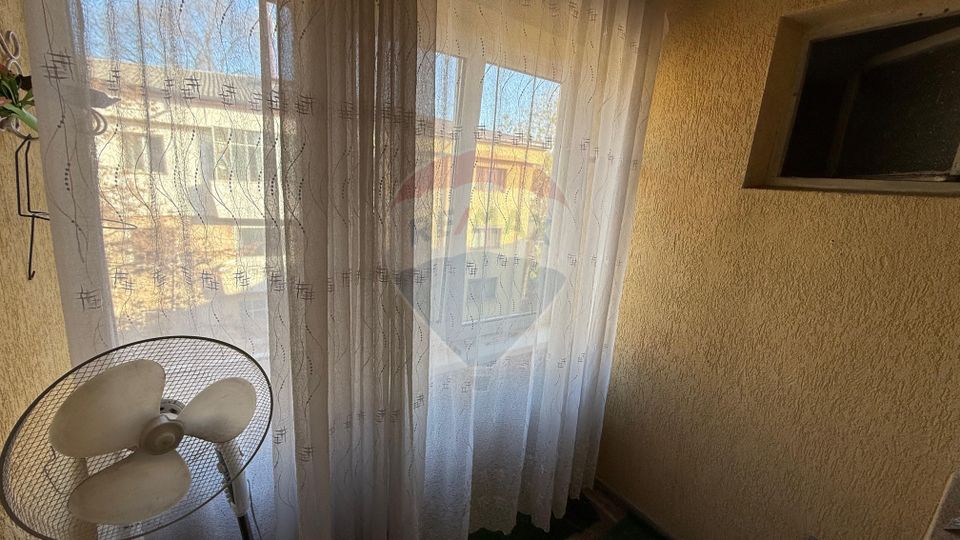 Apartament cu 4 camere de vânzare și boxă 12 mp zonă Ultracentrală