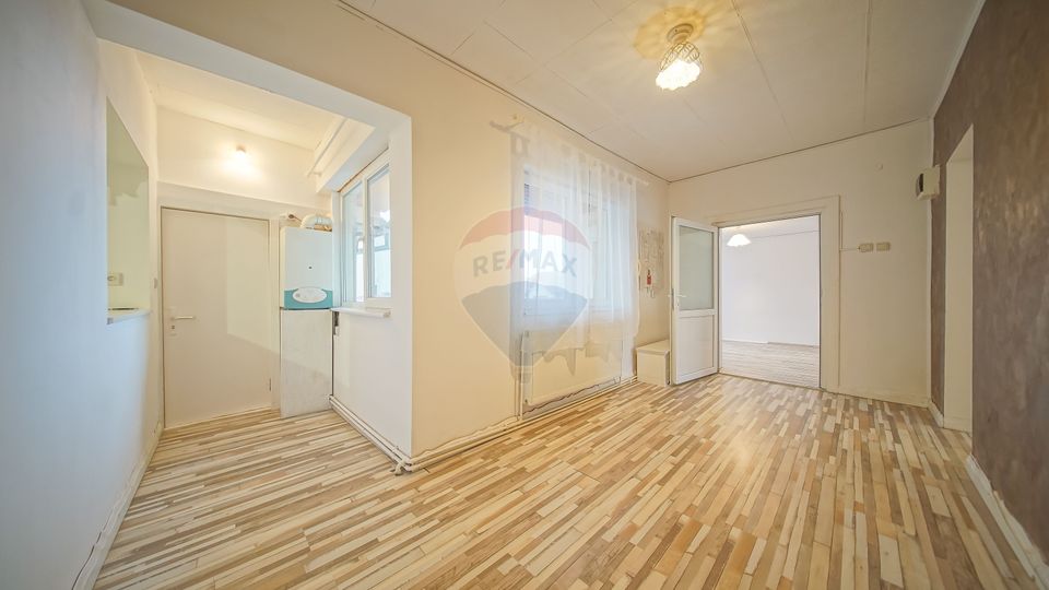 4 room Apartment for sale, Tractorul area