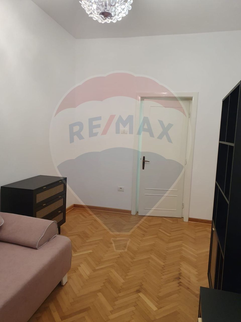 Apartament boem 5 camere zona ultracentrala etajul 1